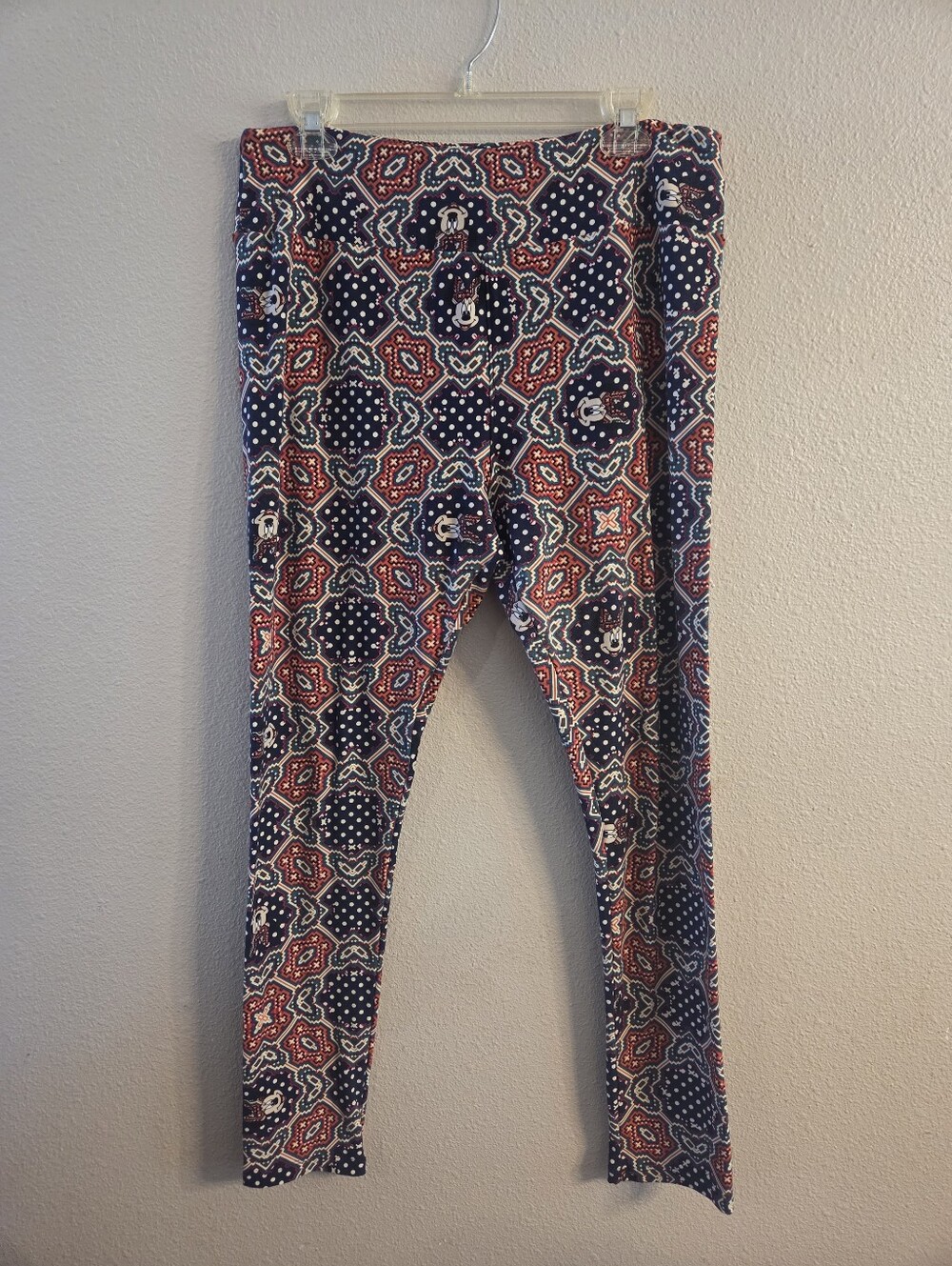 LuLaRoe Tall & Curvy Leggings – Disney Minnie Mouse Vintage Tile Print